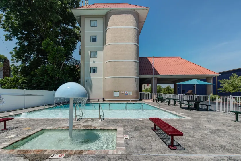 River Bend Inn - Pigeon Forge - Image 1