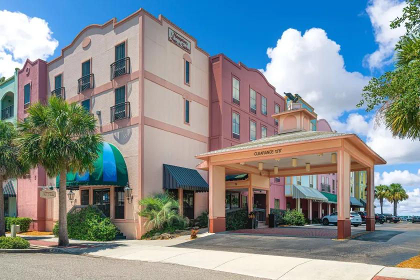 Hampton Inn and Suites Amelia Island Historic Harbor Front - Image 1