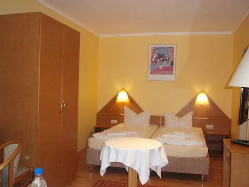 Hotel Ottersleben - Image 1