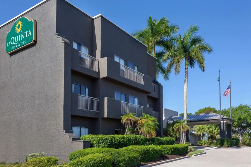 La Quinta by Wyndham Ft. Myers - Sanibel Gateway - Image 1
