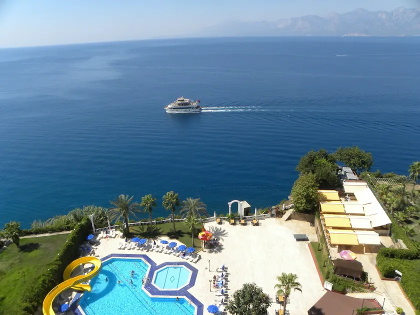 Adonis Hotel - Image 1