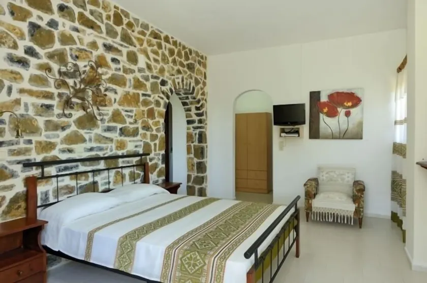 Albatros Studios & Apartments - Image 1
