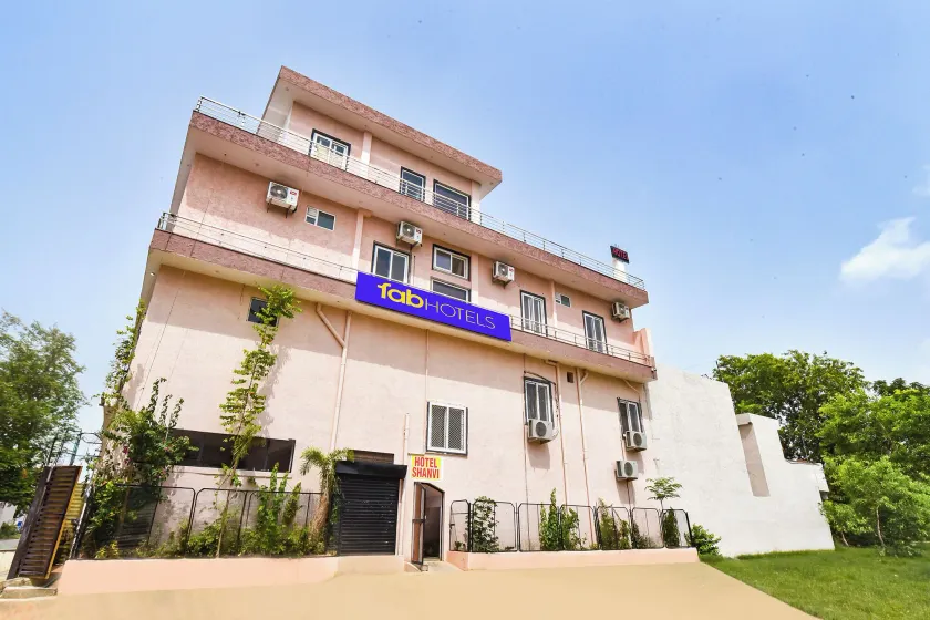 FabHotel Shanvi - Image 1