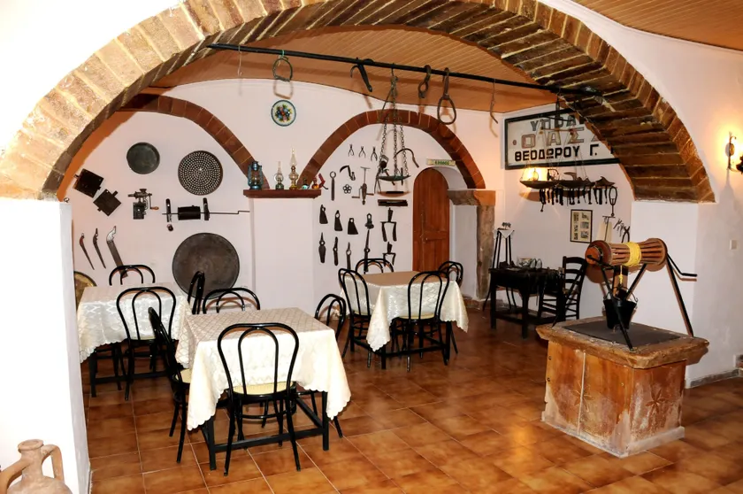 Topakas House - Image 1