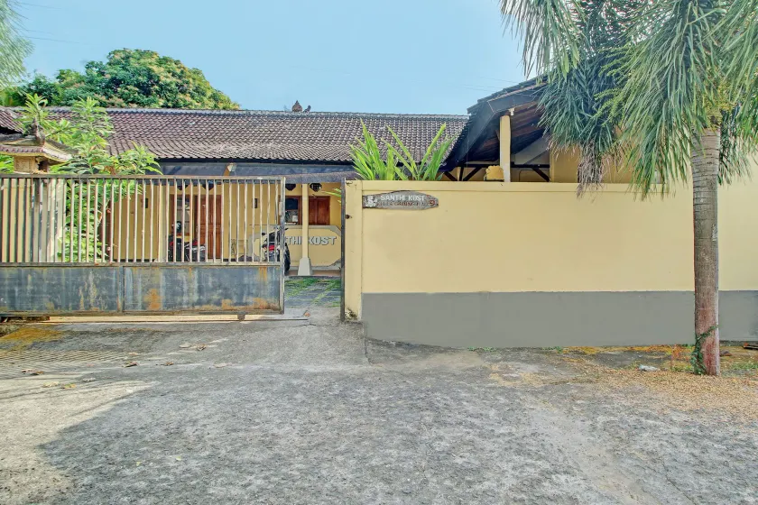 OYO Life 92954 Shanti Kost - Image 1
