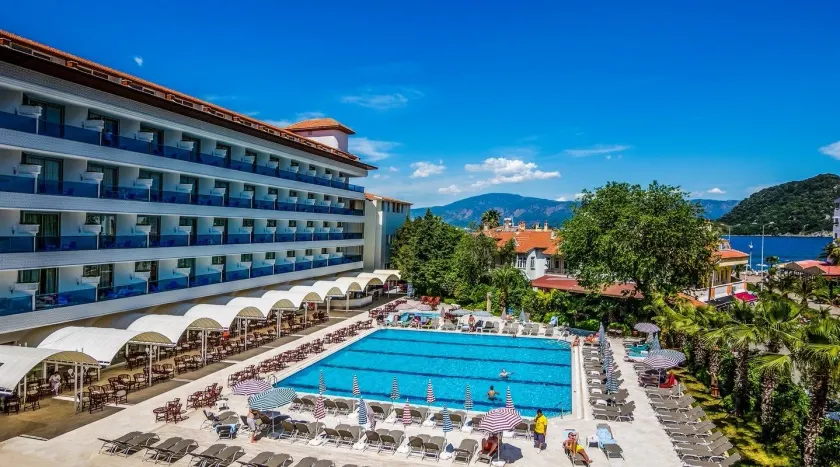 L’ETOILE BEACH HOTEL - Image 1