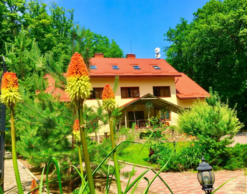 Dubky Hotel - Image 1