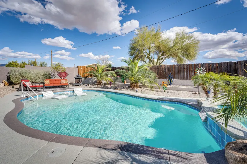 Pool, Spa & Mtn Views: Lake Havasu City Home - Image 1