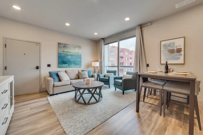 Modern Downtown Condo - Image 1