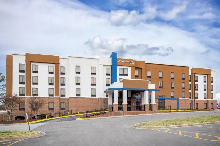 Hampton Inn & Suites Augusta West - Image 1