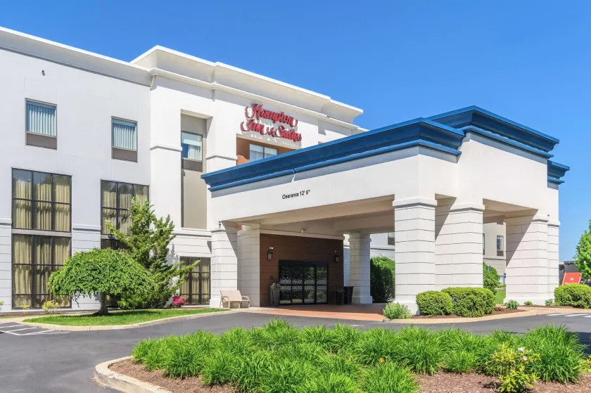 Hampton Inn & Suites Hartford-Manchester - Image 1