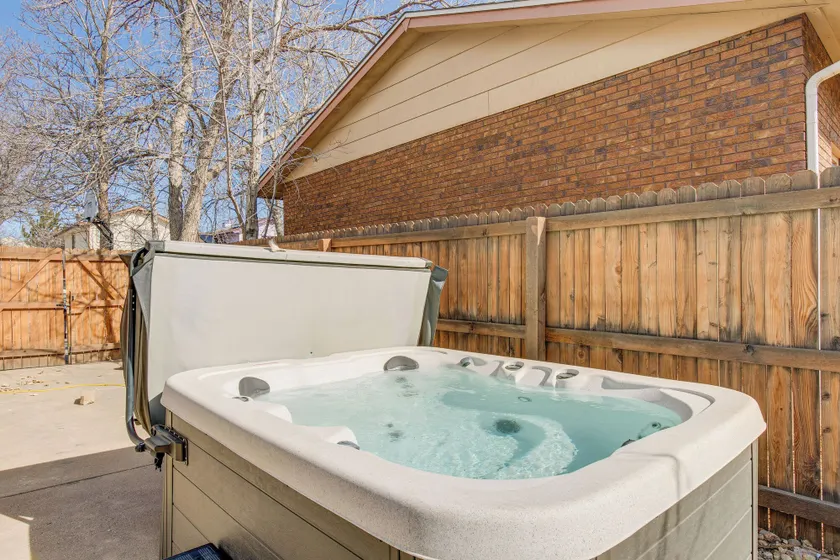 6 Mi to Dtwn: Arvada Home w/ Hot Tub & Yard - Innenbereich