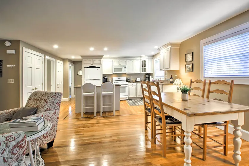 1/2 Mi to Beach: Lovely Guesthouse in Kennebunk! - Interiör