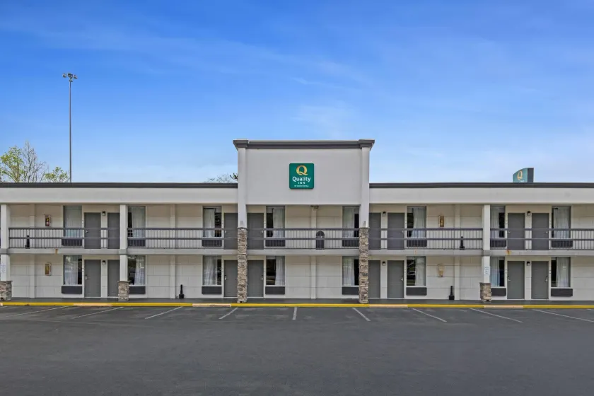 Quality Inn Dalton East - Image 1