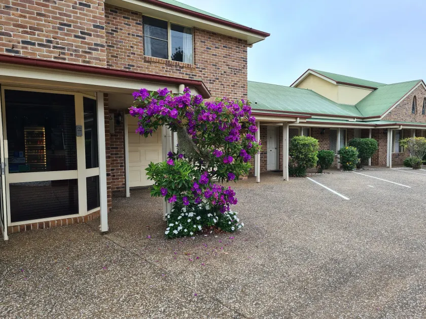 Country Gardens Motor Inn - Image 1