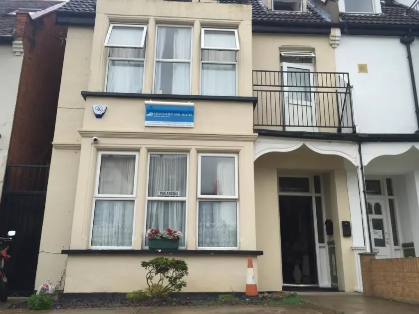 Southend Inn Hotel - Close to Beach, Train Station & Southend Airport - Image 1