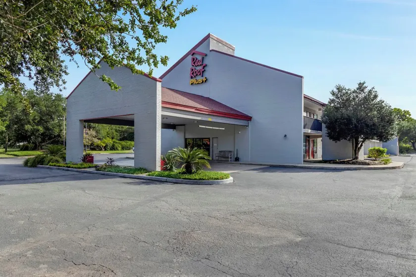 Red Roof Inn PLUS+ Mt Pleasant - Patriots Point - Image 1