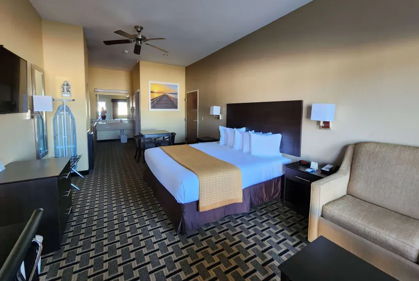 Days Inn by Wyndham Baytown East - Image 1