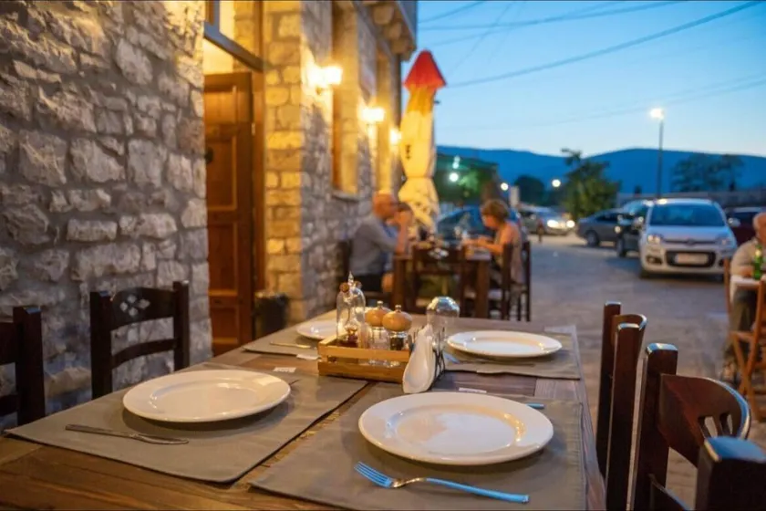 Hotel Kapllani - Image 1
