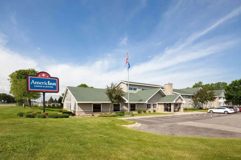 AmericInn by Wyndham Northfield - Image 1