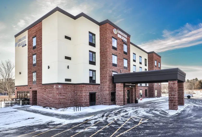 Cobblestone Hotel & Suites - Rhinelander - Image 1
