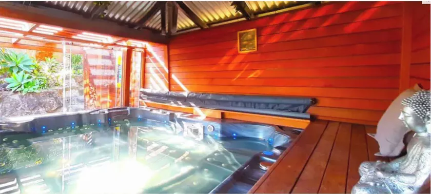 Casa vacacional con jardín, barbacoa y jacuzzi | Vistas al jardín - Image 1