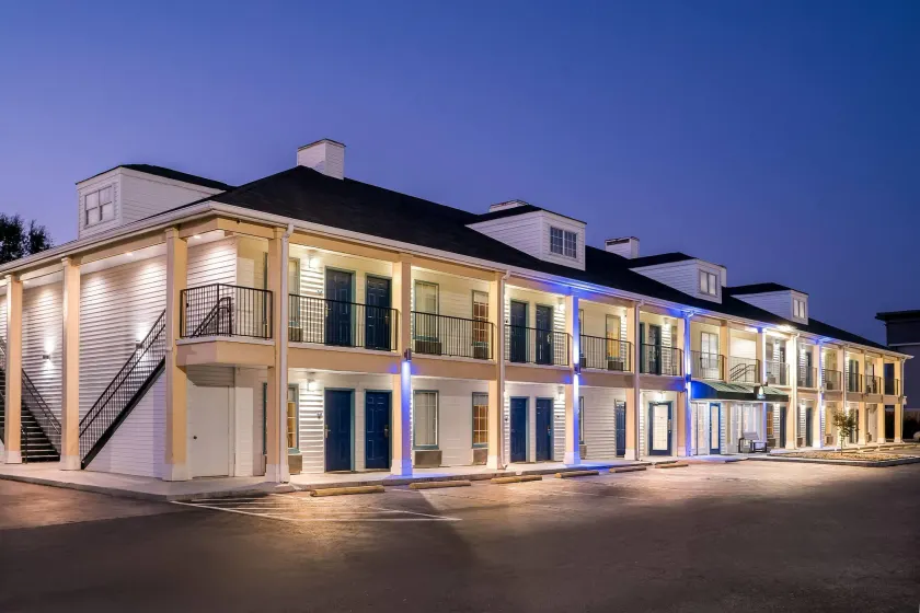 Days Inn by Wyndham Simpsonville - Image 1