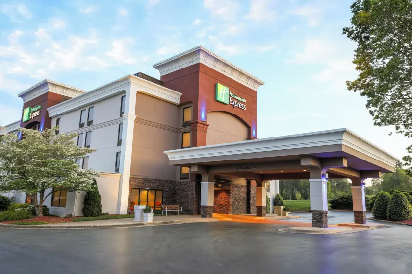 Holiday Inn Express Burlington by IHG - Image 1