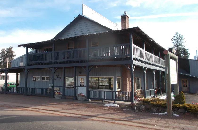 Dawson House Lodge - Image 1