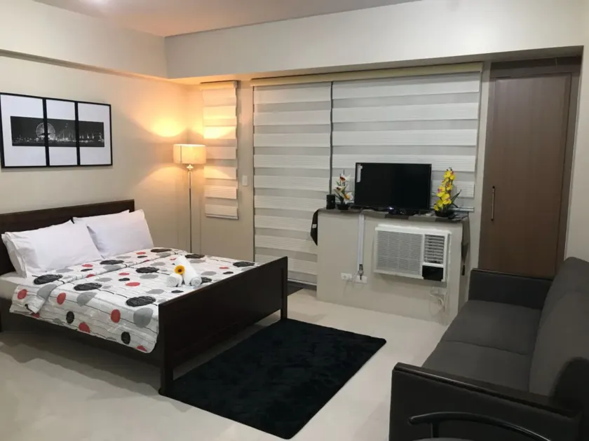 One Palm Tree Apartments - Image 1