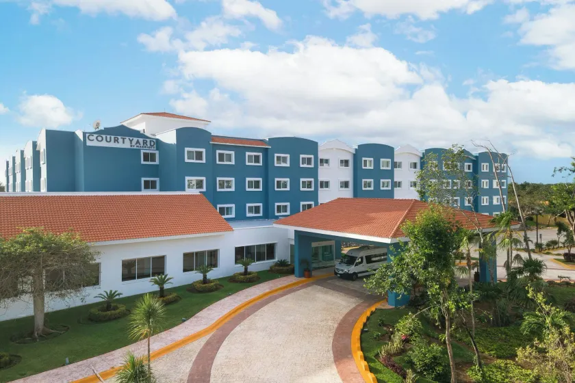 Courtyard by Marriott Cancun Airport - Image 1