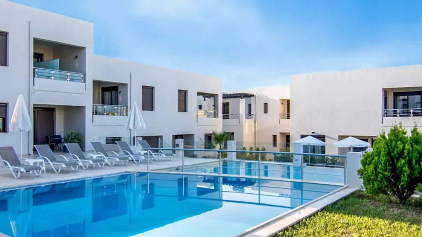 Carisa Suites and Apartments - Image 1