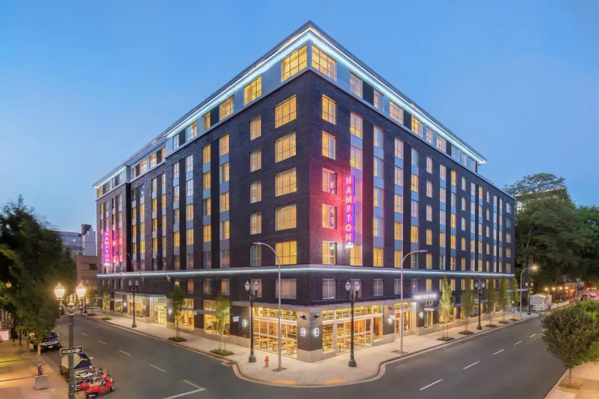 Hampton Inn & Suites Portland-Pearl District - Image 1
