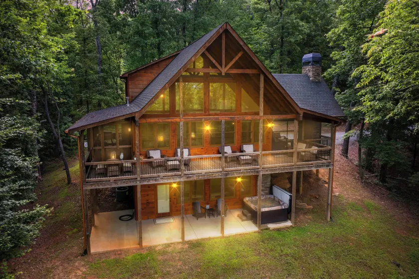 Luxury Mineral Bluff Cabin with Deck & Hot Tub! - Image 1