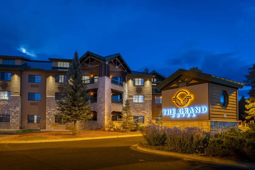 The Grand Hotel at the Grand Canyon - Image 1