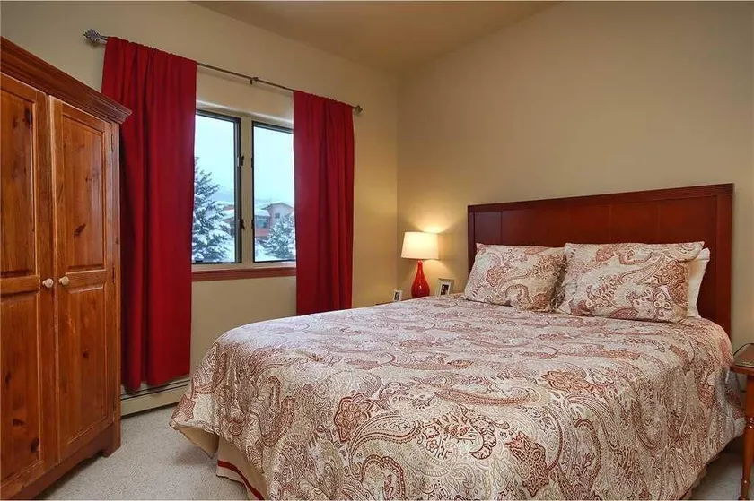 Iron Oak Duplex I - Image 1