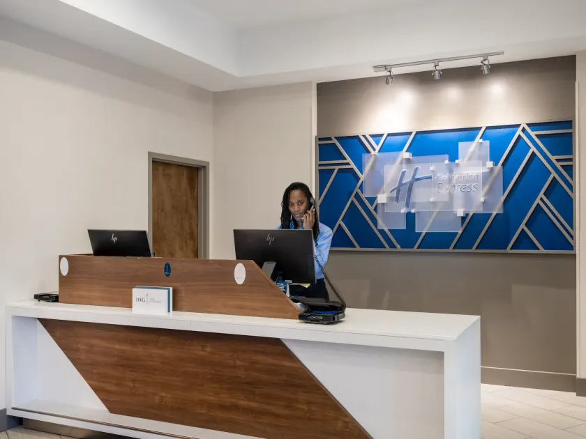 Holiday Inn Express & Suites Greensboro - I-40 atWendover by IHG - Réception