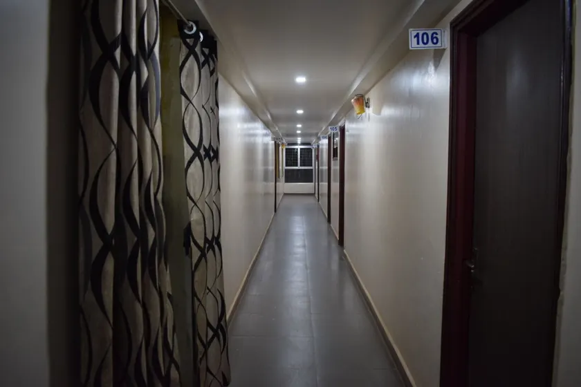 Hotel Peacock - Image 1