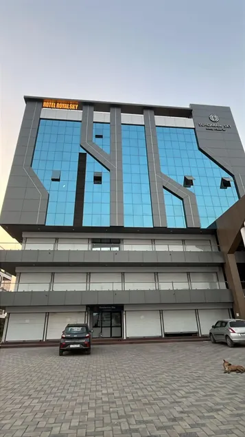 Hotel Royal Sky - Image 1