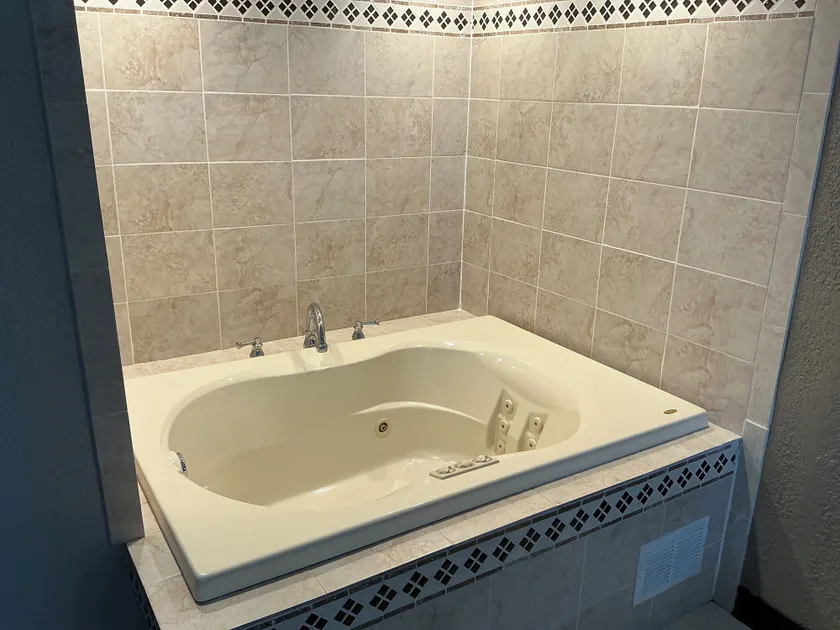 SureStay by Best Western Greenville - Image 1