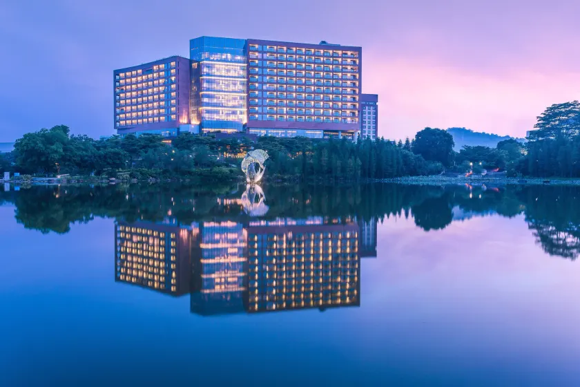 DoubleTree by Hilton Guangzhou Science City-Free Shuttle Bus Service During Canton Fair Period - Image 1