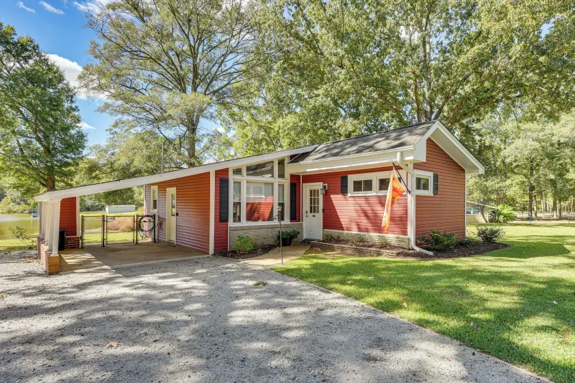 Lakeside Cedar Pines Bungalow 5 Mi to Main St! - Image 1