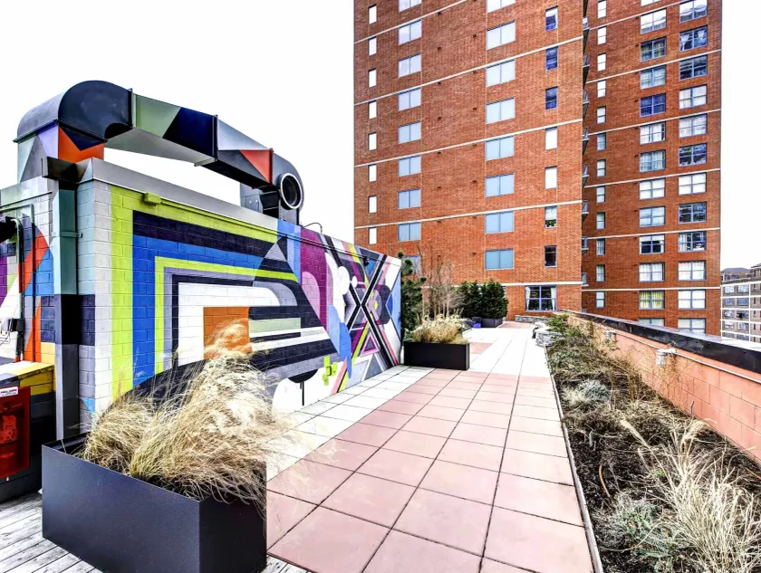 Pelicanstay near Holland Tunnel - Image 1