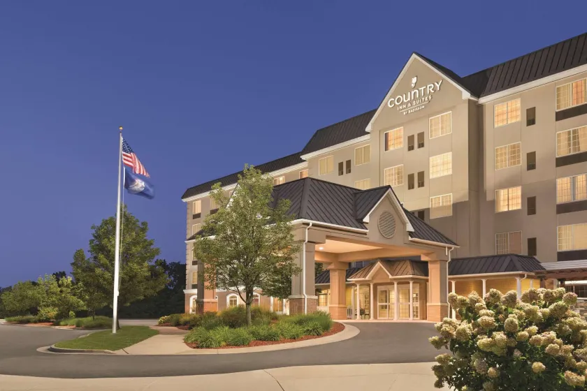 Country Inn & Suites by Radisson, Grand Rapids East, MI - Image 1