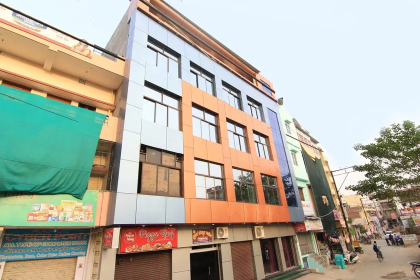 OYO 10969 Hotel US Residency - Image 1