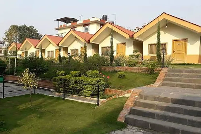 Saanvi Hotel & Restaurant - Image 1