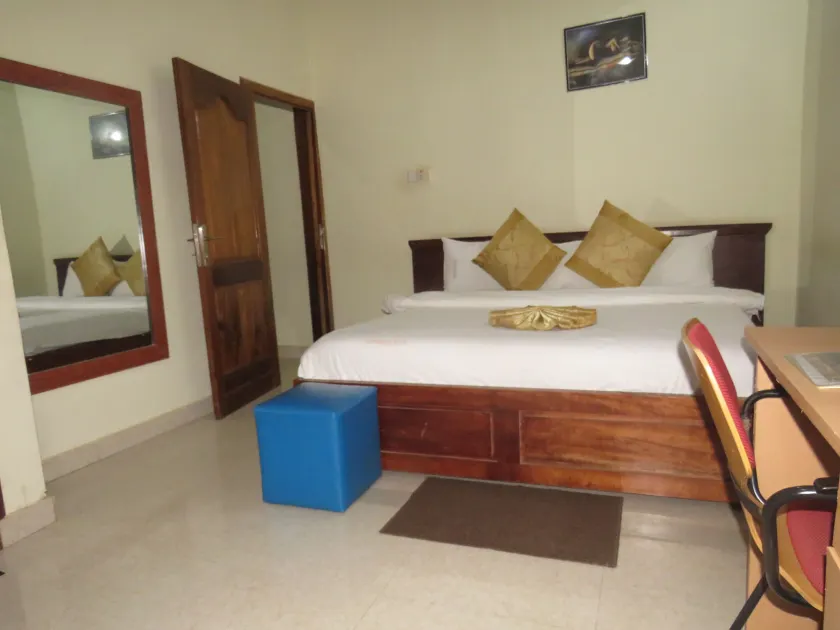 Rosewood Hotel - Image 1