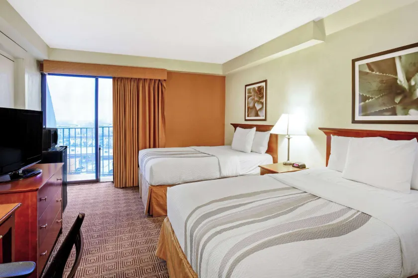 La Quinta by Wyndham Stamford / New York City - Image 1