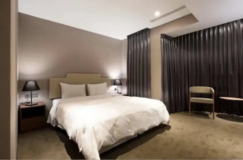 Noble Hotel - Image 1