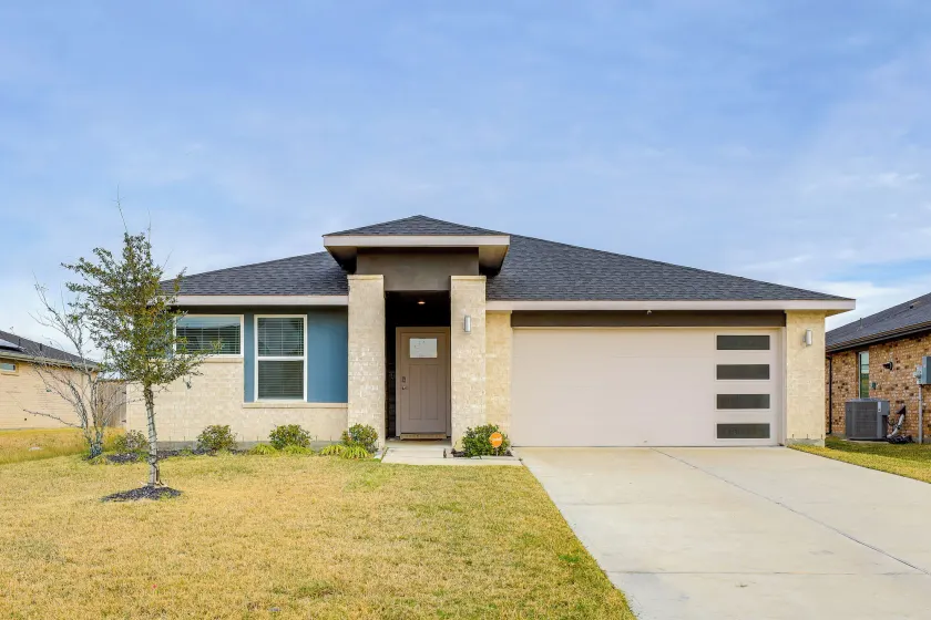 Resort Perks & Private Yard: Brookshire Retreat - Image 1